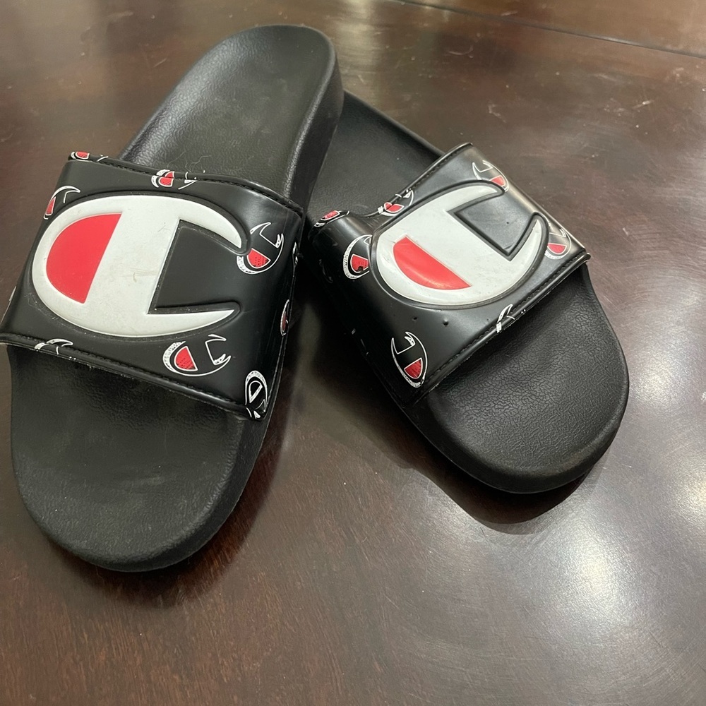 Champion slides size 8 black